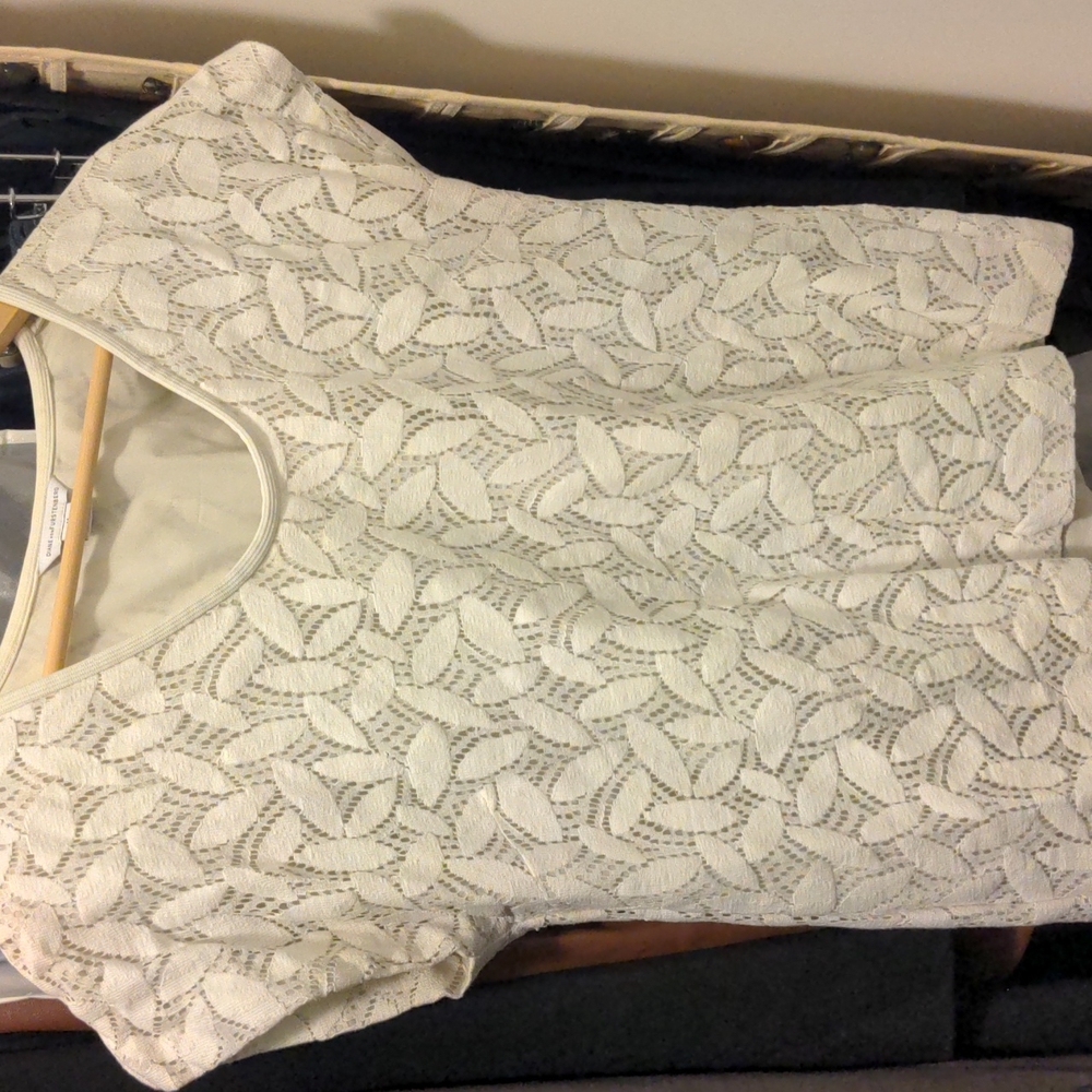 Diane Von Furstenberg lace top - sz M